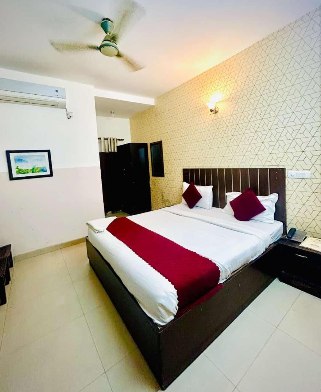 Hotel Airport City New Delhi Exterior photo